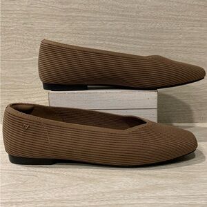 Vivaia Shoes NWOT